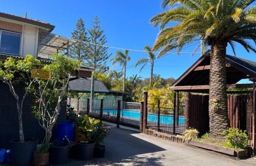 Long Jetty Hotel | Budget-Friendly Stay at Central Jetty Motel with Pool Access