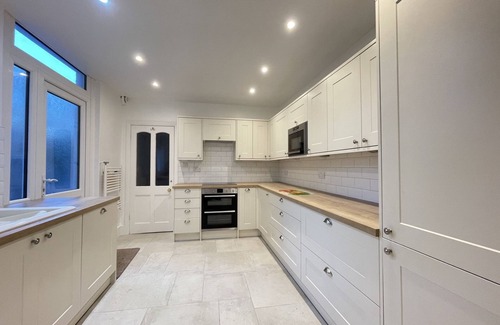 Keswick Apartment | Pet-Friendly Central Keswick Home for 10 Guests