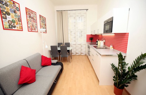 Prague 2 Apartment | Central King Bed Free Parking AC Balcony
