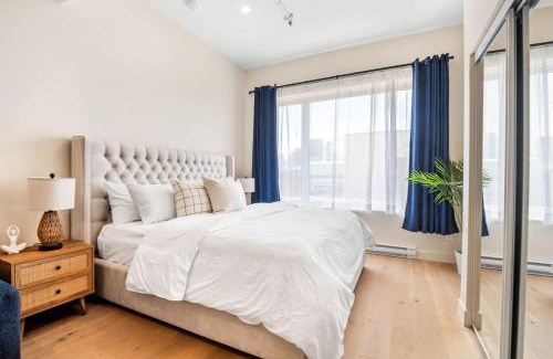Gay Village Apartment | Modern King Studio in the Heart of the City