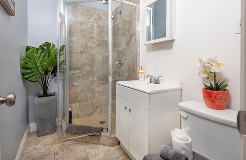 Beverly Grove House | Stylish 2BR Apartment in Central LA - Pet & Child Friendly!
