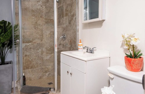 Beverly Grove House | Stylish 2BR Apartment in Central LA - Pet & Child Friendly!