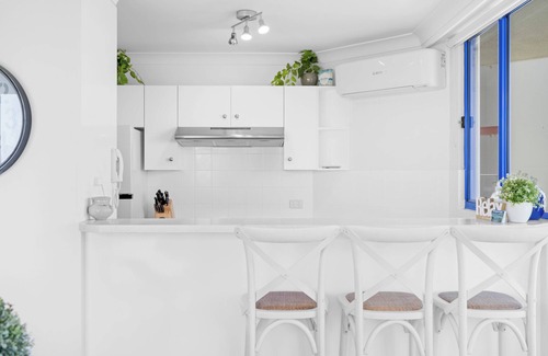 Wallis Lake Apartment | Central lakeside location! Walk to splash park, skatepark, playground, rockpool!