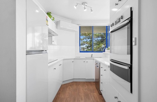 Wallis Lake Apartment | Central lakeside location! Walk to splash park, skatepark, playground, rockpool!