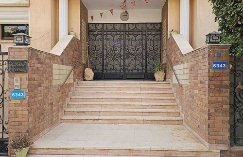 Al-Khalifa Apartment | Prime Location Apartment with Spa and Hot Tub Access