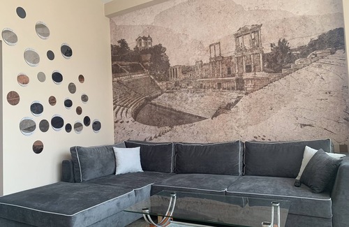 Plovdiv Center Apartment | Convenient Apartment Steps from Kapana Shopping & Museums