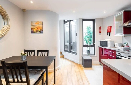 Portobello House | Convenient 2 Bedroom Retreat with Fast WIFI & Kitchen