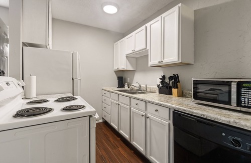 Central Arlington Apartment | Central Haven: 2BR with Kitchen & Spa for Memorable Stays