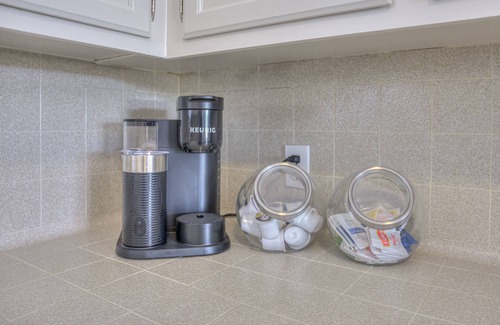 Raisin House | Central Convenience - Fresno Home Near Yosemite with Spa