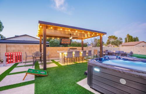 Avant House | Scottsdale Vacation Rentals with Pool and Hot Tub Amenities