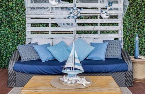 Airlie Beach Apartment | Central Location with Pool and Ocean View for Large Groups