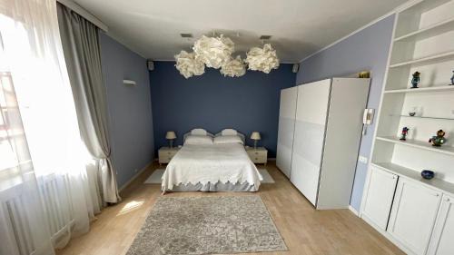 Downtown Apartment | Stylish Central Loft: 4-Star, Child-Friendly Retreat