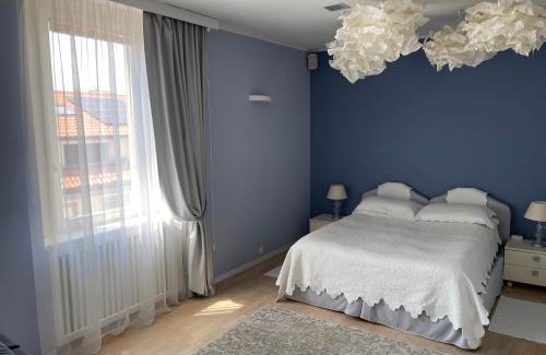 Downtown Apartment | Stylish Central Loft: 4-Star, Child-Friendly Retreat