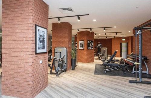 Vauxhall Apartment | Ultra-Central London Designer Flat with Garden View Balcony