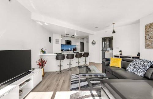 Gastown Apartment | Central Apartment with Breathtaking City Views - 4 Stars