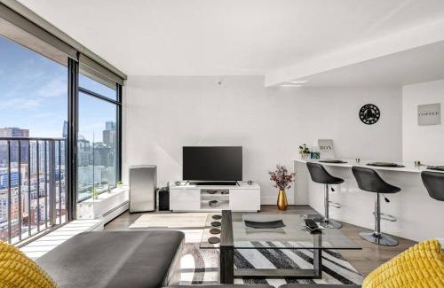 Gastown Apartment | Central Apartment with Breathtaking City Views - 4 Stars