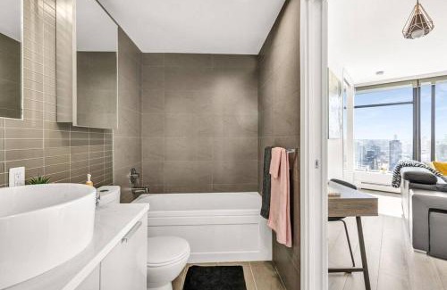 Gastown Apartment | Central Apartment with Breathtaking City Views - 4 Stars