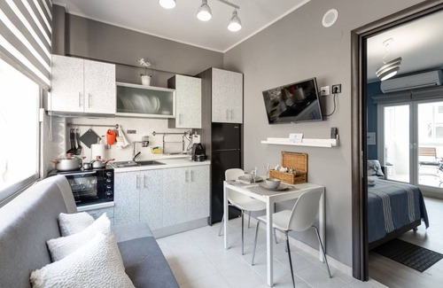 Thessaloniki City Centre Apartment | Stylish Mini Suite Romeo: WiFi, Breakfast & Top Ratings