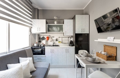 Thessaloniki City Centre Apartment | Stylish Mini Suite Romeo: WiFi, Breakfast & Top Ratings