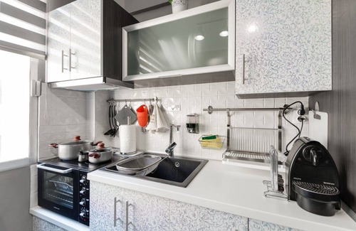 Thessaloniki City Centre Apartment | Stylish Mini Suite Romeo: WiFi, Breakfast & Top Ratings