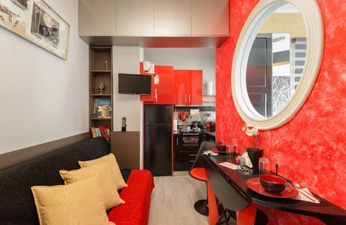 Thessaloniki City Centre Apartment | Renovated Central Mini Suite Juliet with Oceanfront Views