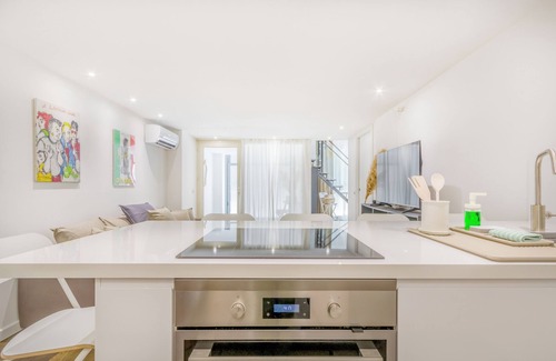 Carrobbio Apartment | [Central Milan] "JACUZZi Deluxe Loft"