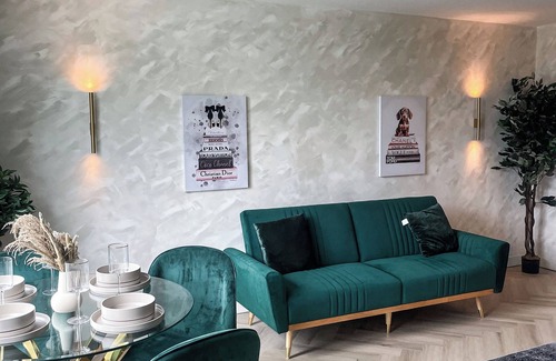 Central Milton Keynes Apartment | Central Milton Keynes Apartment W/Private Balcony, Newly Refurbished
