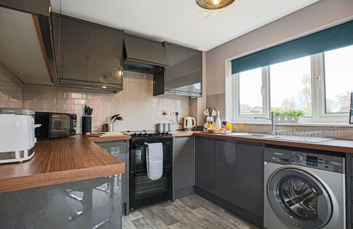 Milton Keynes House | Top-Rated MK House with Garden, Parking & Smart TV