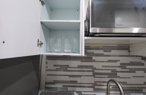 Eastwood Park Apartment | Modern 1-Bedroom Apartment with Breakfast & Secure Parking