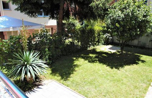 Struga Apartment | Modern Central Apt with Garden - Pet & Child Friendly