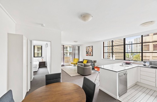 North Sydney Apartment | Modern North Sydney Apartment with Pool and Gym Access