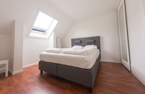 Alesund Apartment | Central modern penthouse apt w / parking incl.