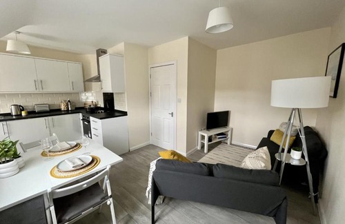 Cambridge Apartment | Central 2-Bed Flat with Free Parking & High Guest Rating