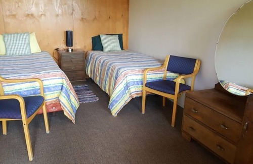 Ettrick Cabin | Central Otago Lodge: Ideal Retreat for Families and Groups