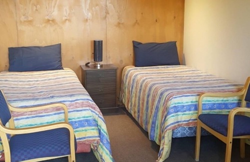 Ettrick Cabin | Central Otago Lodge: Ideal Retreat for Families and Groups