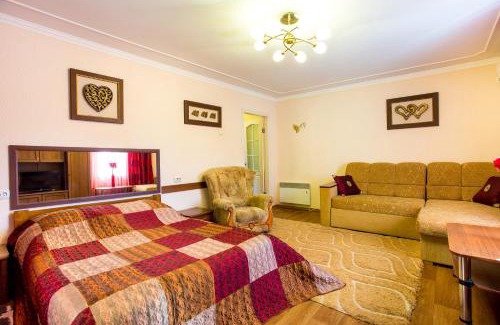 Kherson Apartment | Pet-Friendly Central Park Apartment in City Center