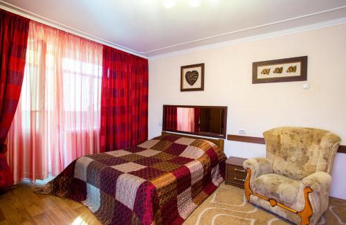 Kherson Apartment | Pet-Friendly Central Park Apartment in City Center