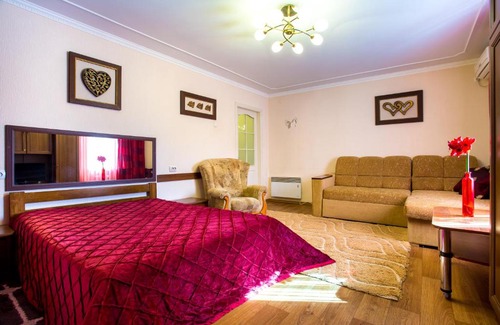 Kherson Apartment | Pet-Friendly Central Park Apartment in City Center