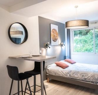 Part Dieu - Bir Hakeim Apartment | Convenient Central Part-Dieu Apartment for Family Stays