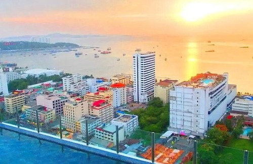Central Pattaya Apartment | Oceanfront Condo in Central Pattaya with Scenic Views