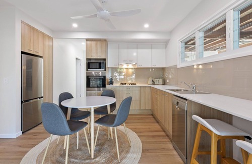 Point Lookout Apartment | Prime Location at Central Point Lookout Near Beaches & Shops