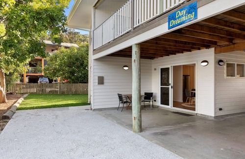 Point Lookout Apartment | Prime Location at Central Point Lookout Near Beaches & Shops