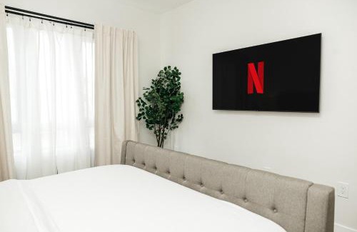 Miracle Mile Apartment | Relaxing Ruby 2 BR Apartment in Miracle Mile, Pet Friendly
