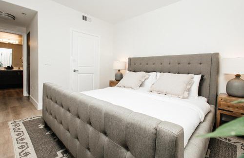 Miracle Mile Apartment | Relaxing Ruby 2 BR Apartment in Miracle Mile, Pet Friendly