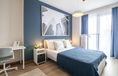 Kadikoy Apartment | Family-Friendly Central Residence Flat with Balcony in Fikirtepe