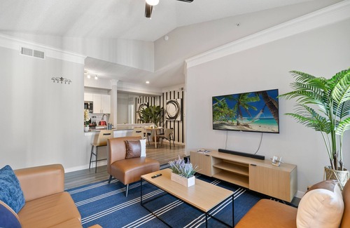 Far North Dallas Apartment | Central Getaway with King Bed, Free Parking & Breakfast