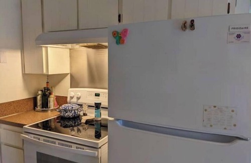 Four Corners Apartment | Exceptional Central Salem Hazelnut Home - Family Friendly Stay