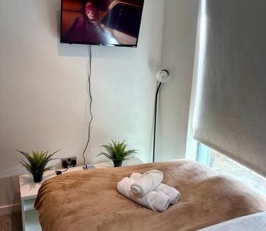 Sheffield City Centre Apartment | Central Sheffield Studio for 2