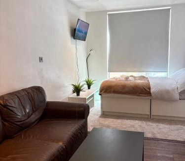 Sheffield City Centre Apartment | Central Sheffield Studio for 2