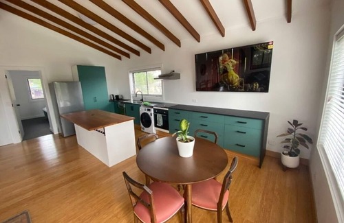 Armidale Apartment | Modern 2-Bedroom Unit in Central South Armidale, Walk to Town